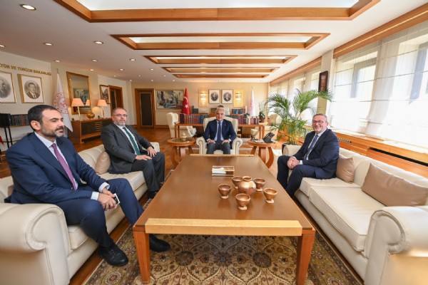 BAKAN ERSOY İLE PROF. DR. ERHAN AFYONCU’DAN TARİH VE KÜLTÜR BULUŞMASI